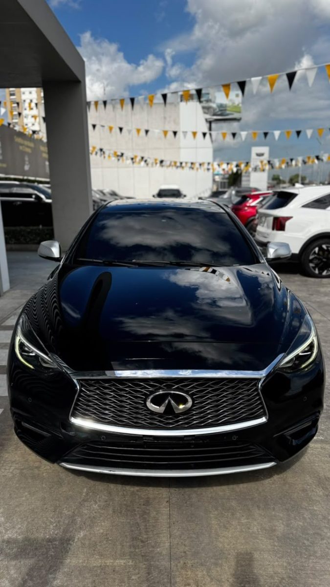Infiniti QX30 foto 2