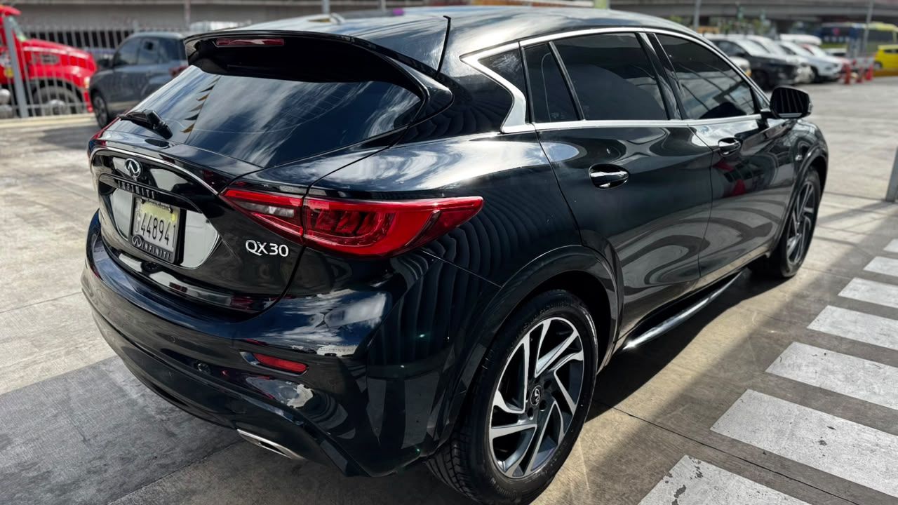 Infiniti QX30 foto 3