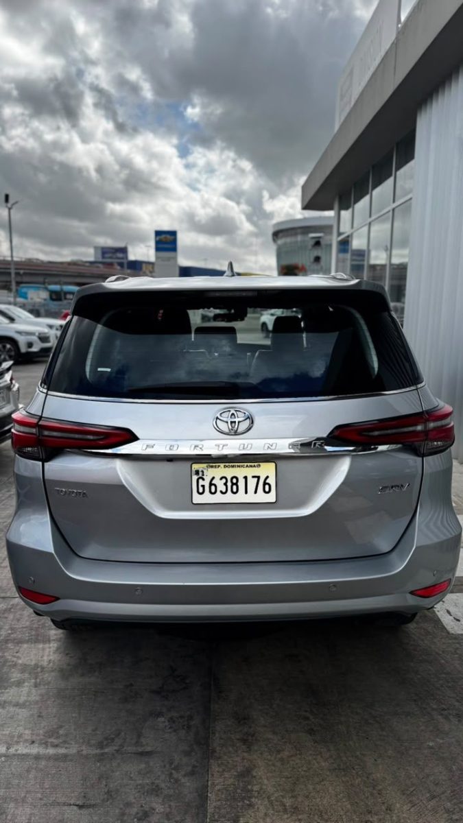 Toyota Fortuner foto 3