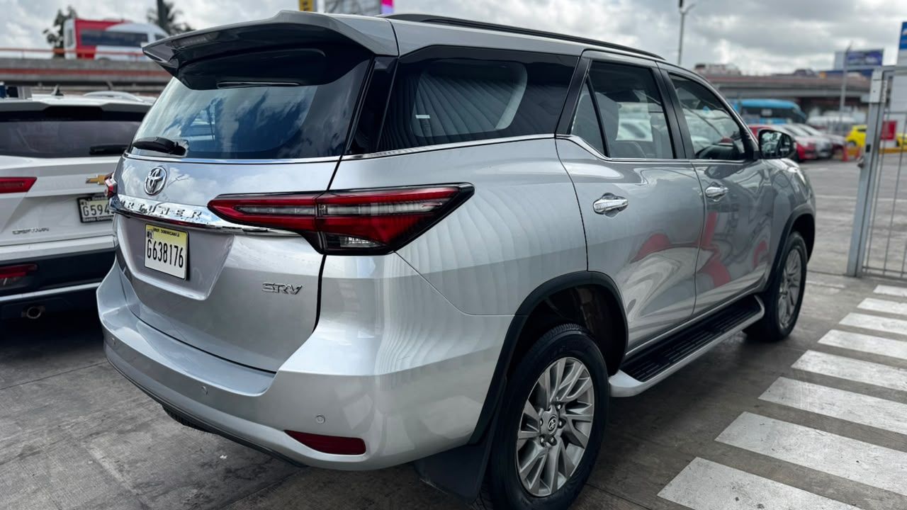 Toyota Fortuner foto 4