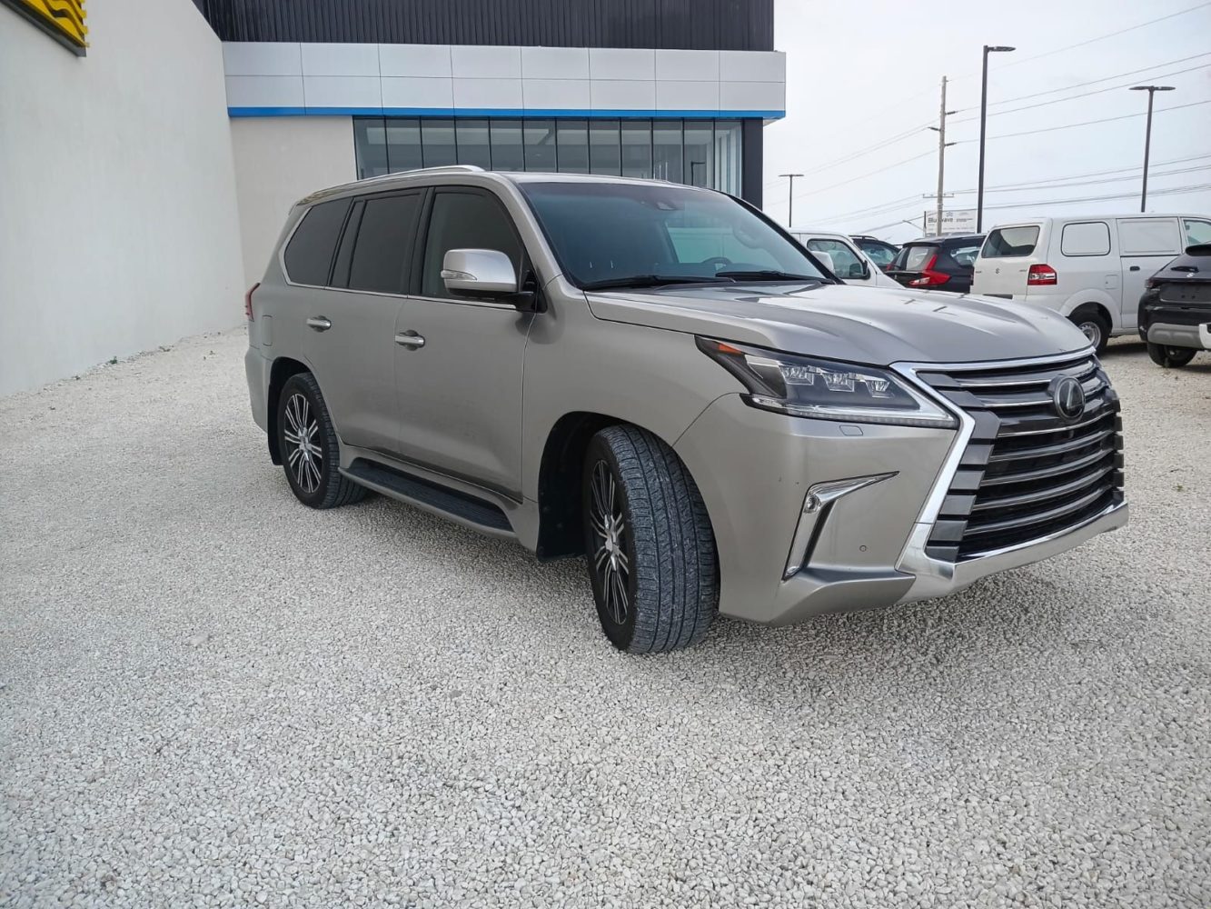 Lexus LX570 4X4 foto 4