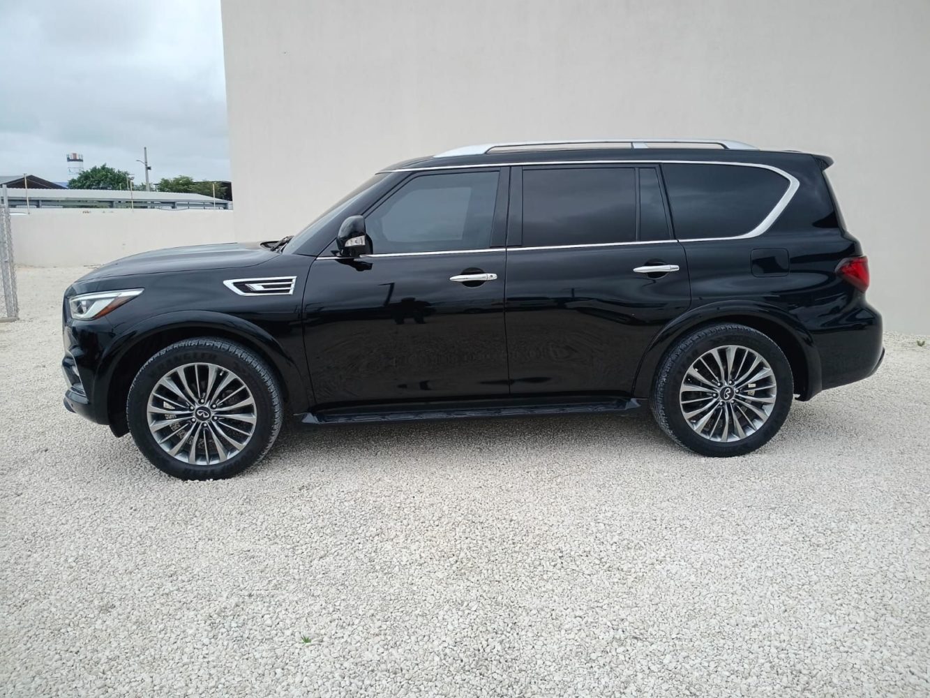 Infiniti QX80 SENSORY 4X4 foto 4