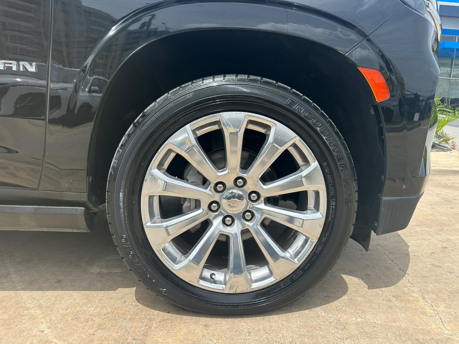 Chevrolet Suburban foto 2