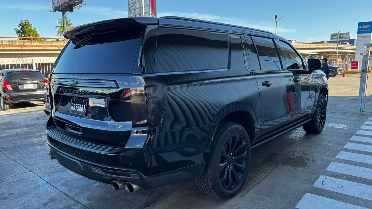 Chevrolet Suburban foto 3