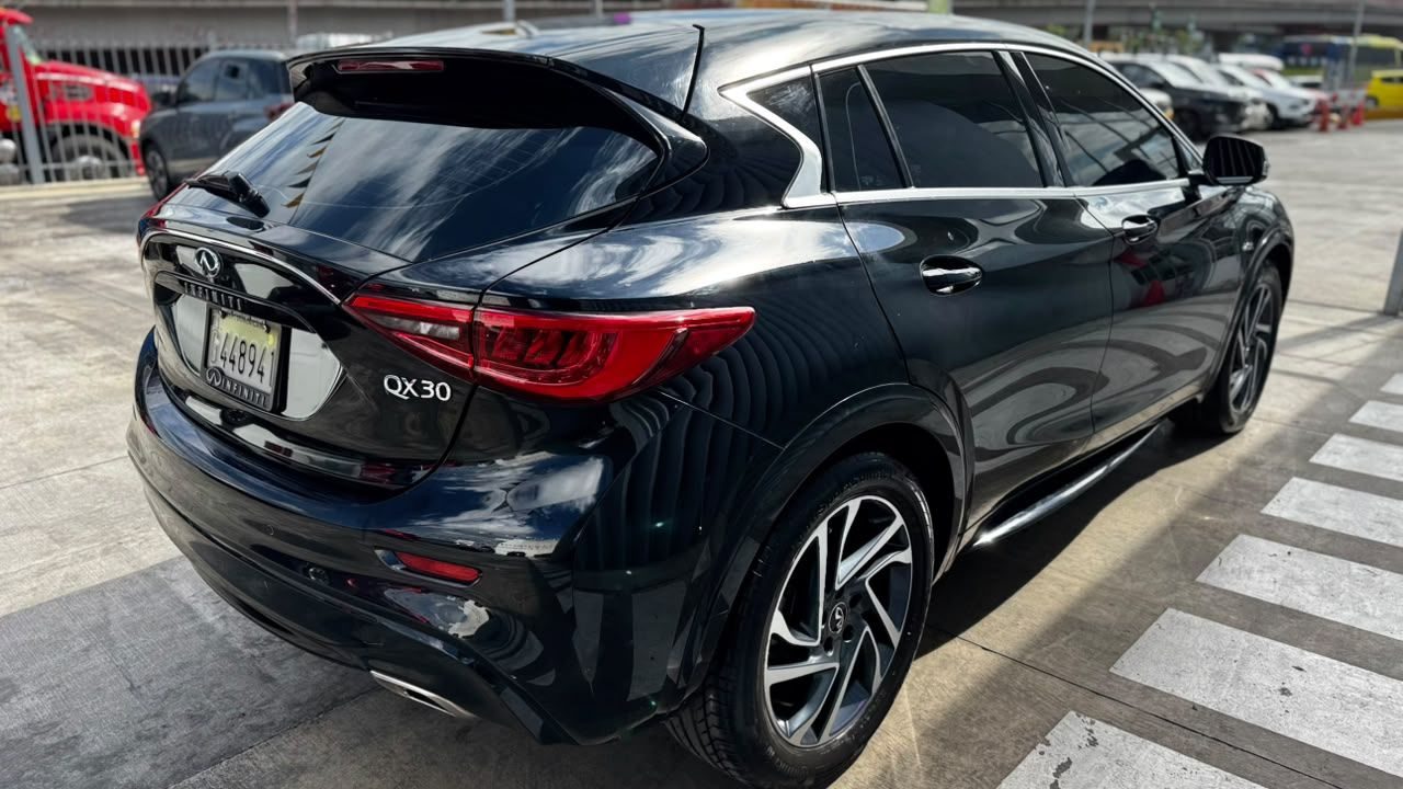 Infiniti QX-30 foto 2