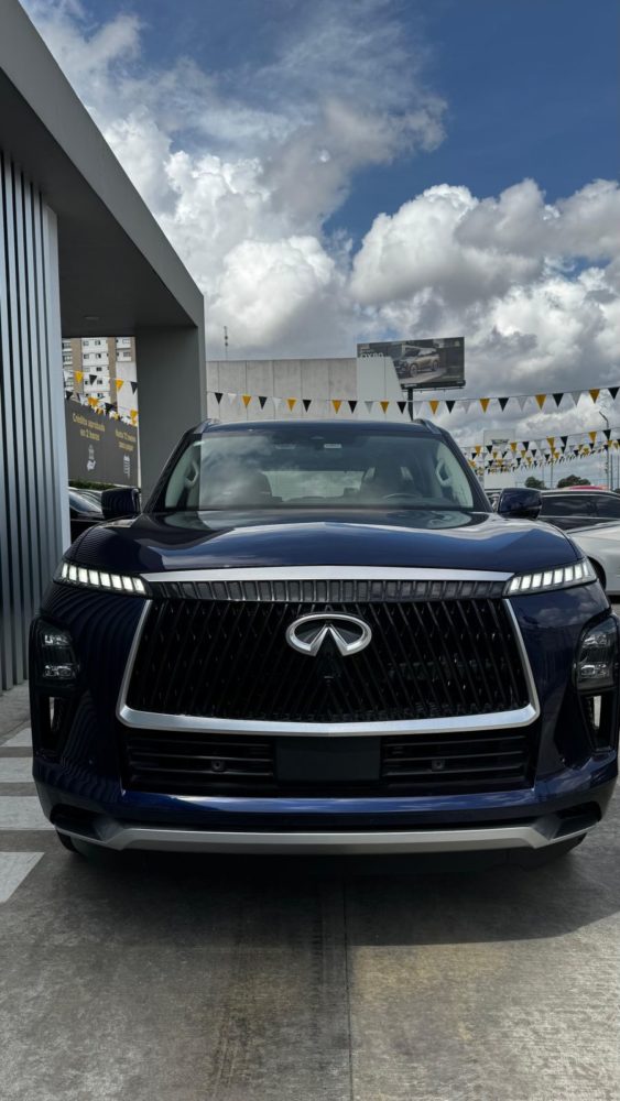 Infiniti QX80 foto 2
