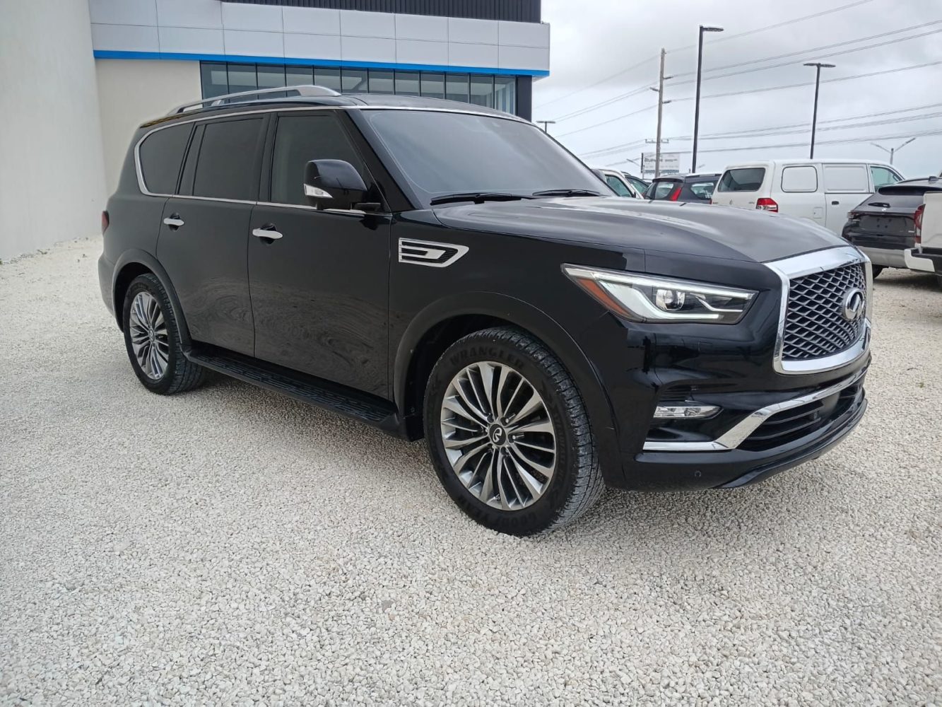 Infiniti QX-80 foto 4