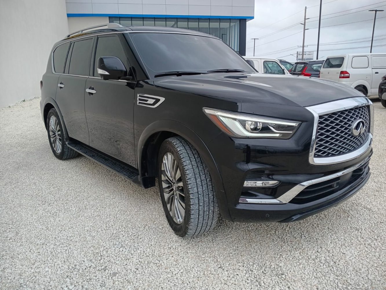 Infiniti QX-80 foto 3