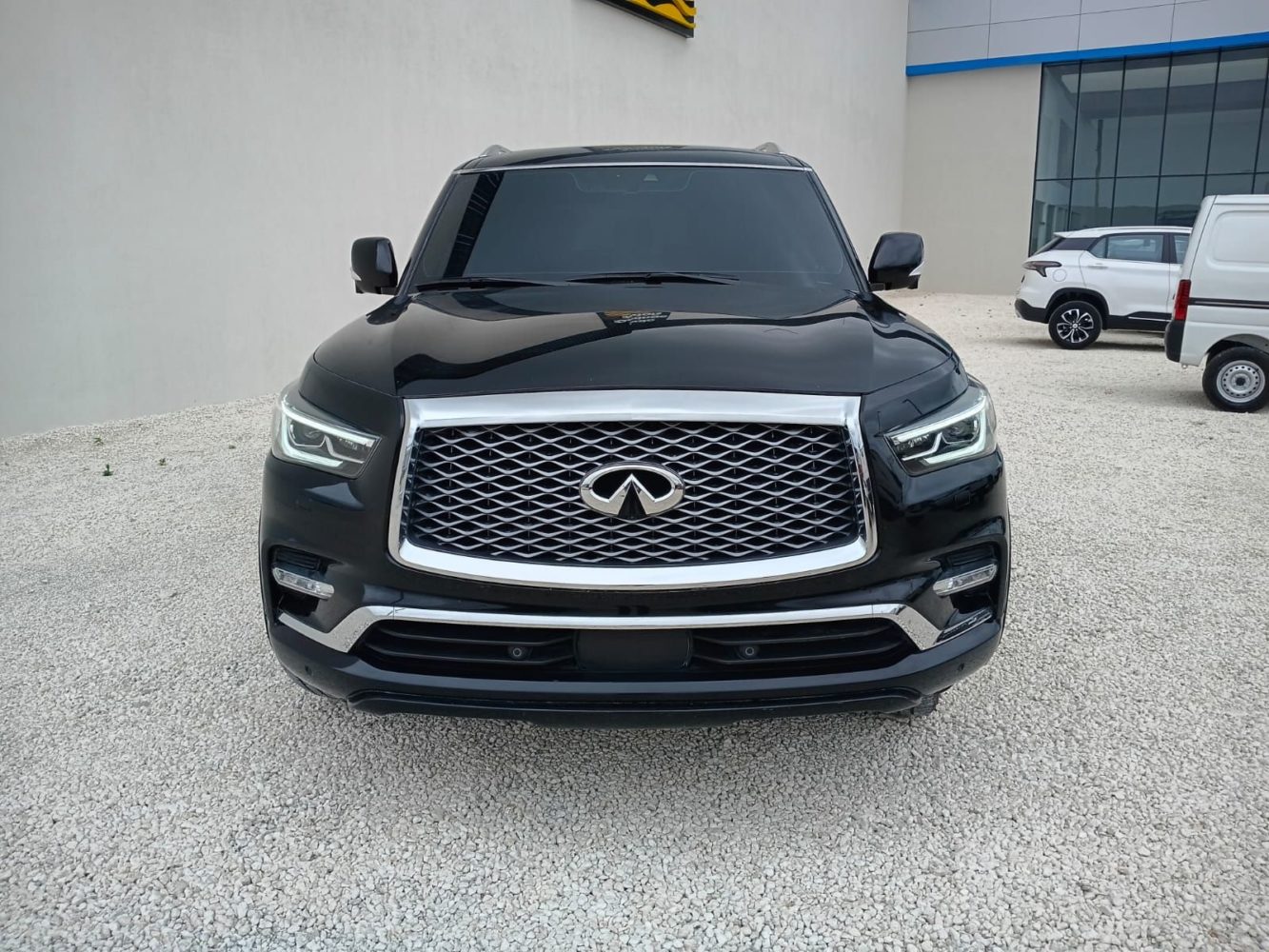 Infiniti QX-80 foto 2