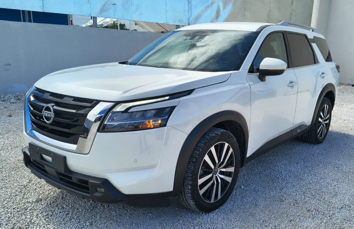 Nissan Pathfinder foto 2