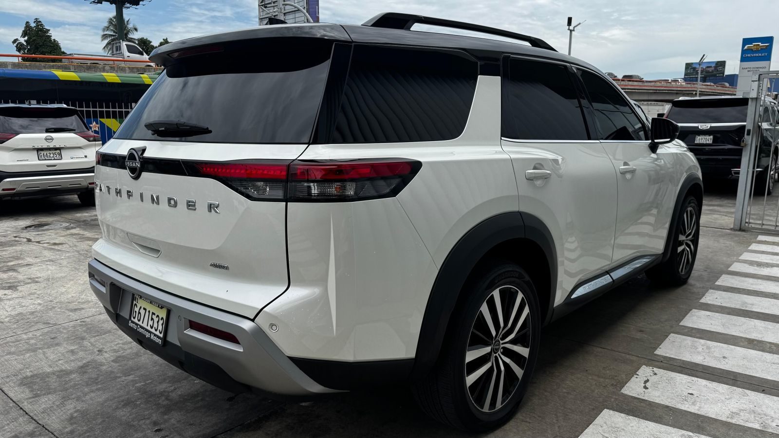 Nissan Pathfinder foto 3