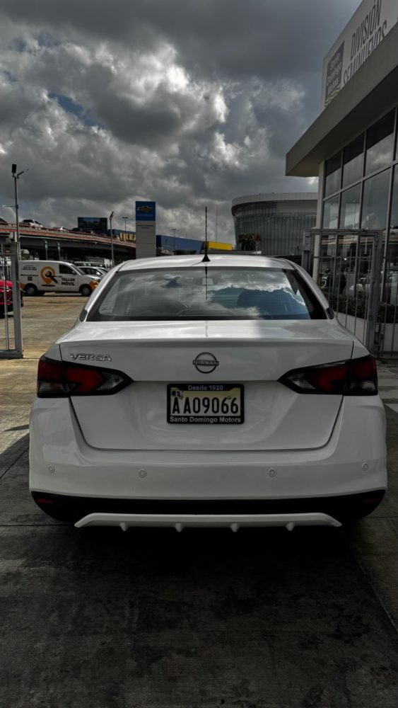Nissan Versa foto 4