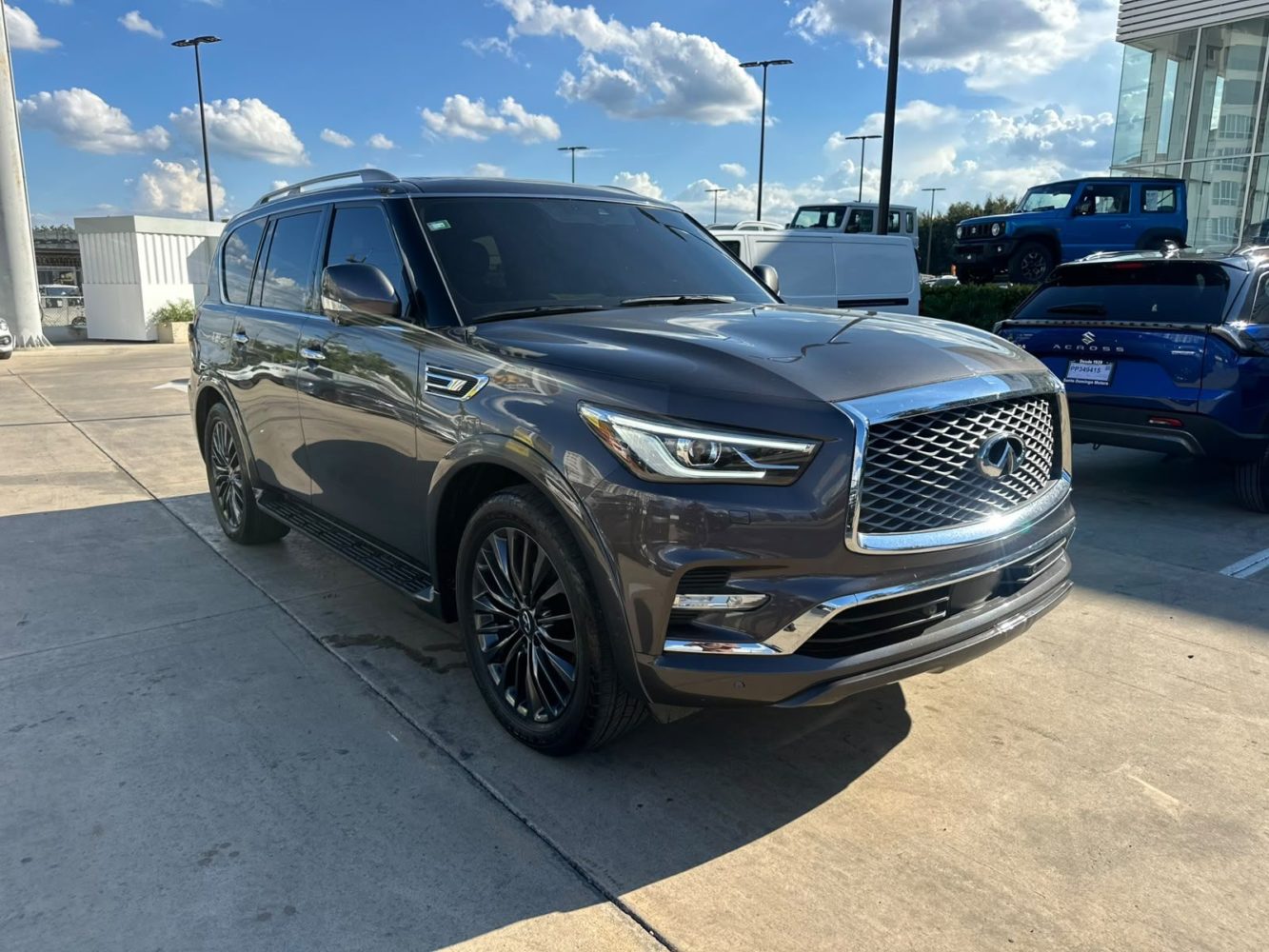 Infiniti QX80 foto 3