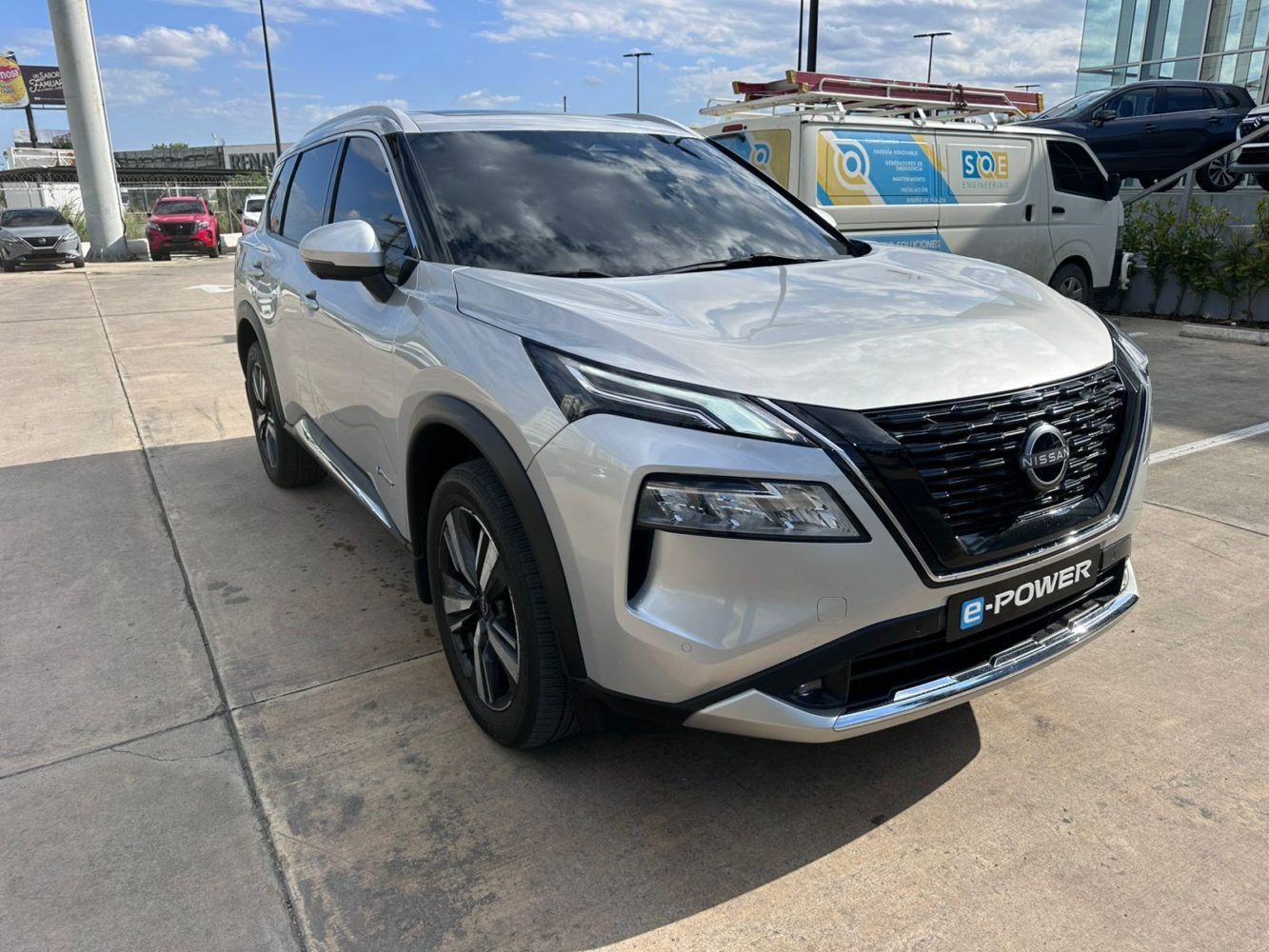 Nissan X-Trail foto 2